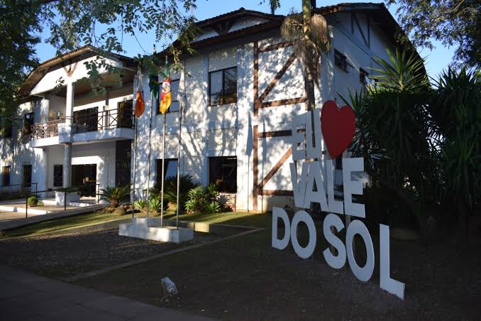 8051B997-8158-424C-A06B-BA4588DC75E6