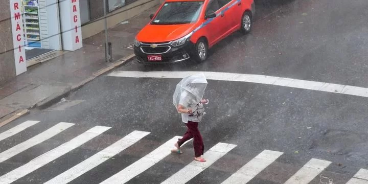 F646C5BF-A114-44AD-B676-74DAA935F211