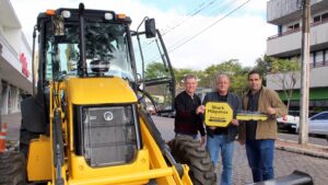 Prefeito Rim (C), vice prefeito Cristiano (E) e Vereador Cesar