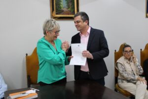 94d5801a8ea020b46c421cf3cc2237f4