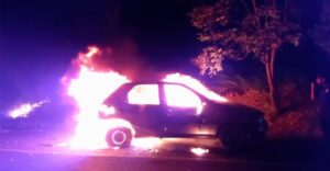 Carro-incendiado~2
