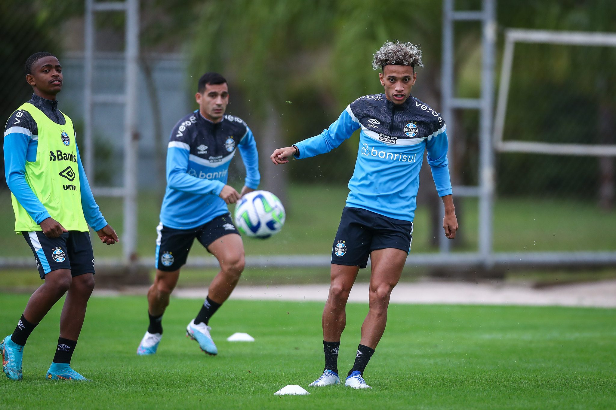 lg-noticias-gra-mio-realiza-atividades-e-jogo-treino-contra-o-aimora--no-ct-luiz-carvalho-35717