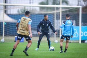 lg-noticias-manha--de-treino-ta-tico-com-foco-nas-jogadas-de-bola-parada-35732
