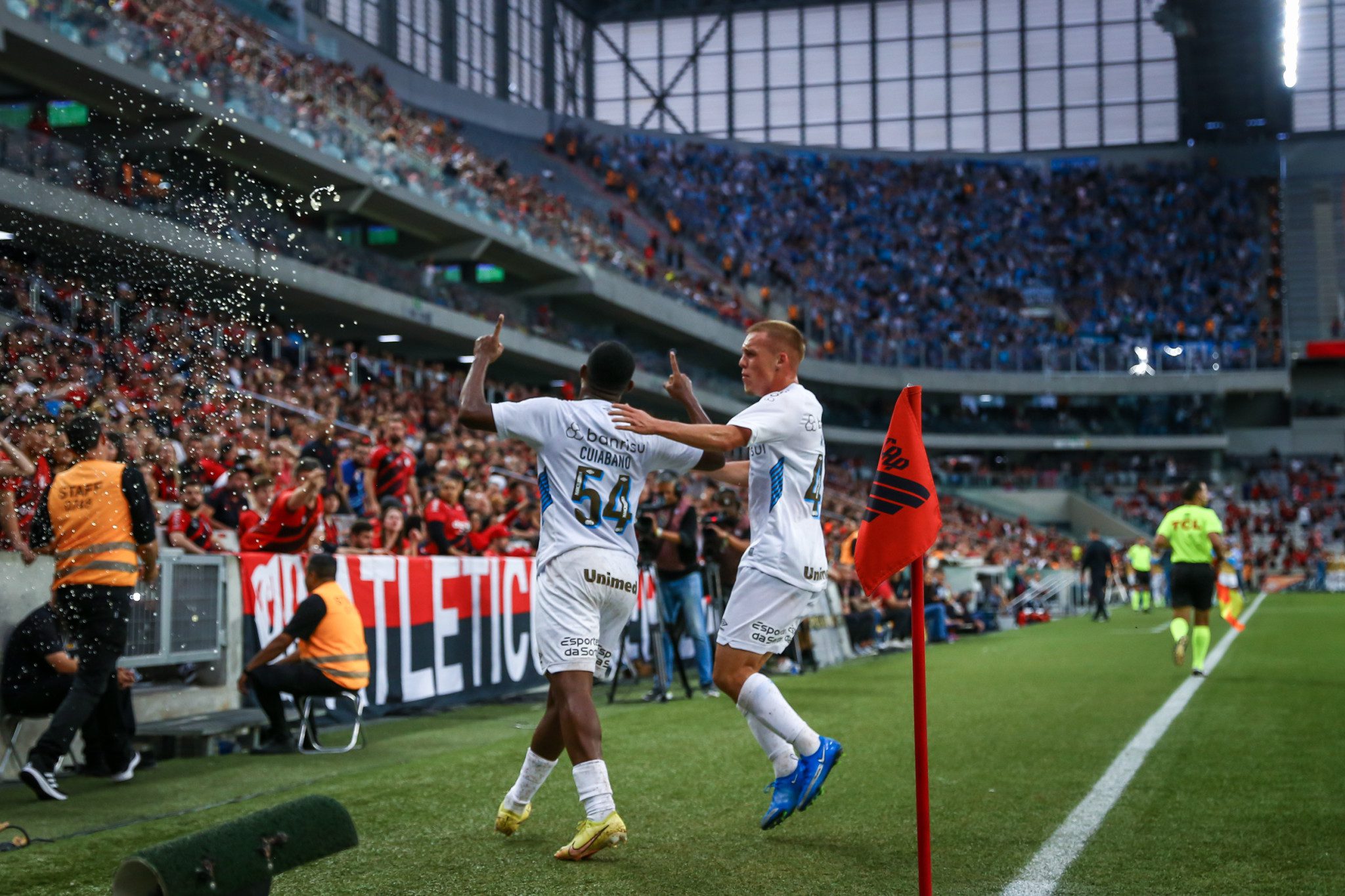 lg-noticias-na-arena-da-baixada-gra-mio-vence-athletico-pr-por-2-a-1-35977