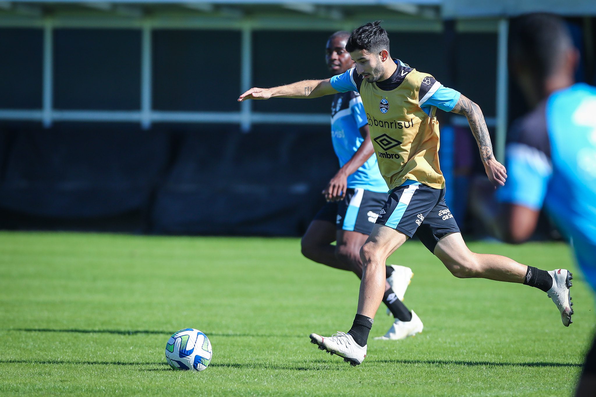 lg-noticias-gra-mio-trabalha-em-treino-fechado-com-foco-no-flamengo-36126-1