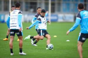 lg-noticias-com-foco-no-botafogo-gra-mio-realiza-treino-ta-tico-no-ct-luiz-carvalho-36338