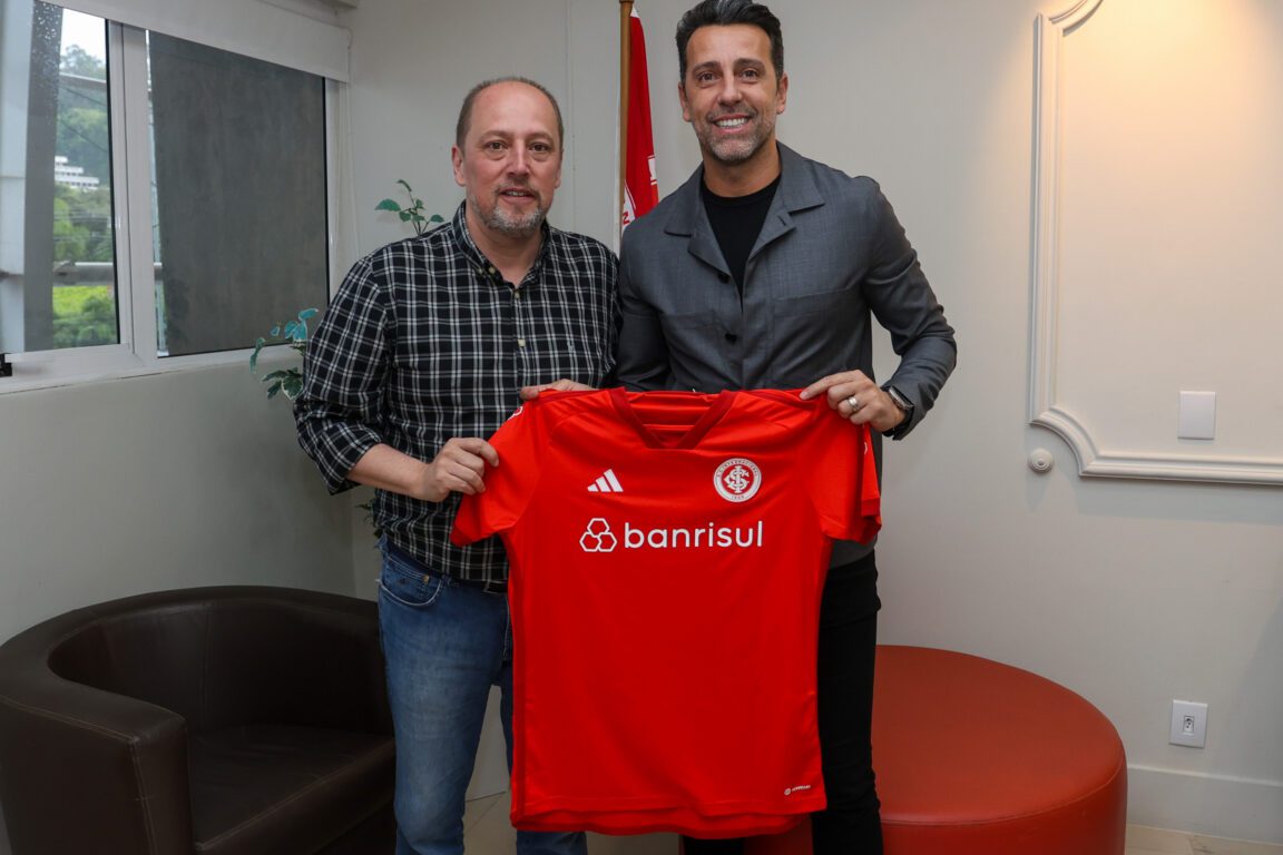 VisitaArsenal_PresidenteEduGaspar_FotoRicardoDuarteOK_1610-1152x768-1