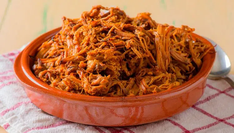 carne-suina-desfiada-e1697495353844.jpg