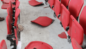 CADEIRAS QUEBRADAS BEIRA RIO GRENAL