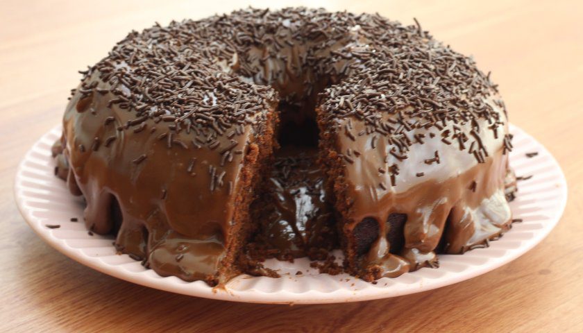 bolo-de-chocolate-molhadinho-11-840x480-1