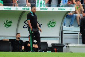 4932848_5b1d7bde22db452