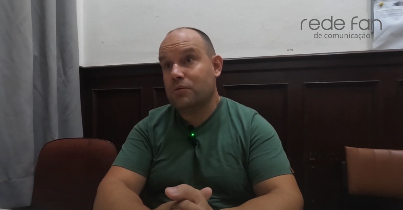 Captura de tela_13-3-2024_95815_www.youtube.com