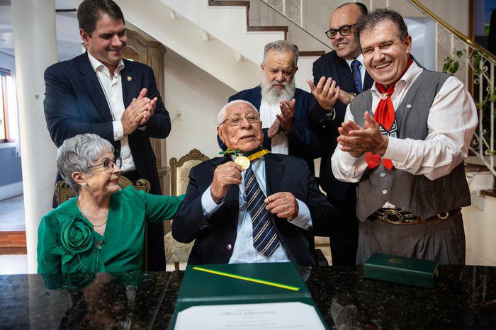 4942097_e7533c9bf7d6d9b