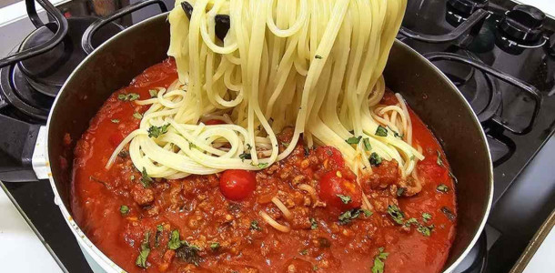 macarrao-com-molho-caseiro-08041-4-610x300-1