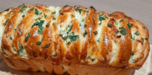 pao-de-alho-caseiro-10041-610x300