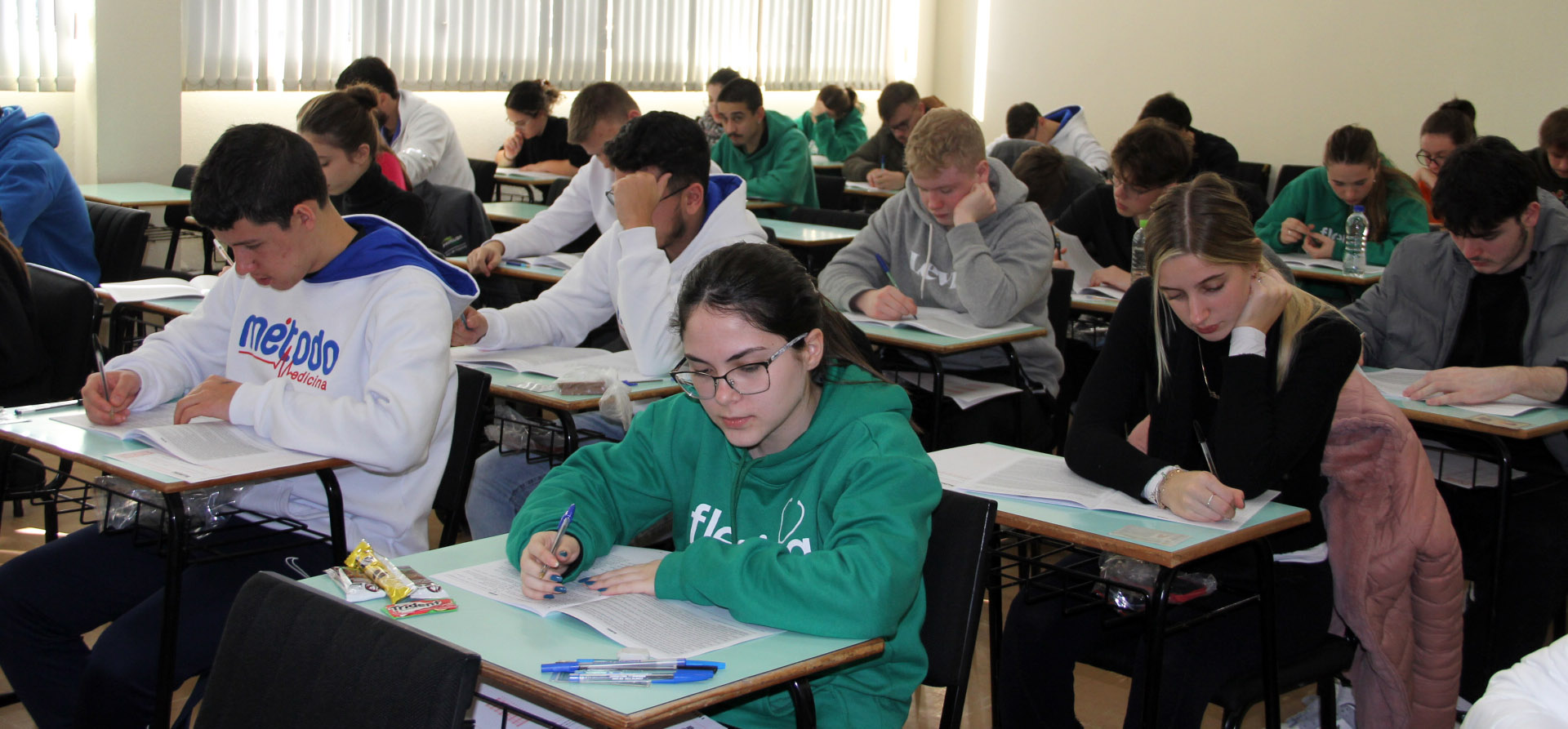 ESTUDANTES-PROVA-AULA-VESTIBULAR-UNISC