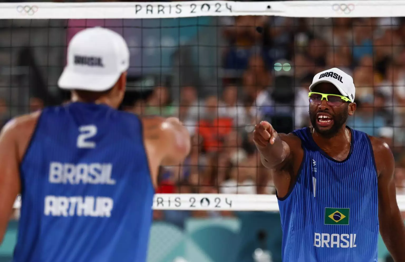 Vôlei de praia: Evandro e Arthur derrotam holandeses e avançam às quartas de final da Olimpíada