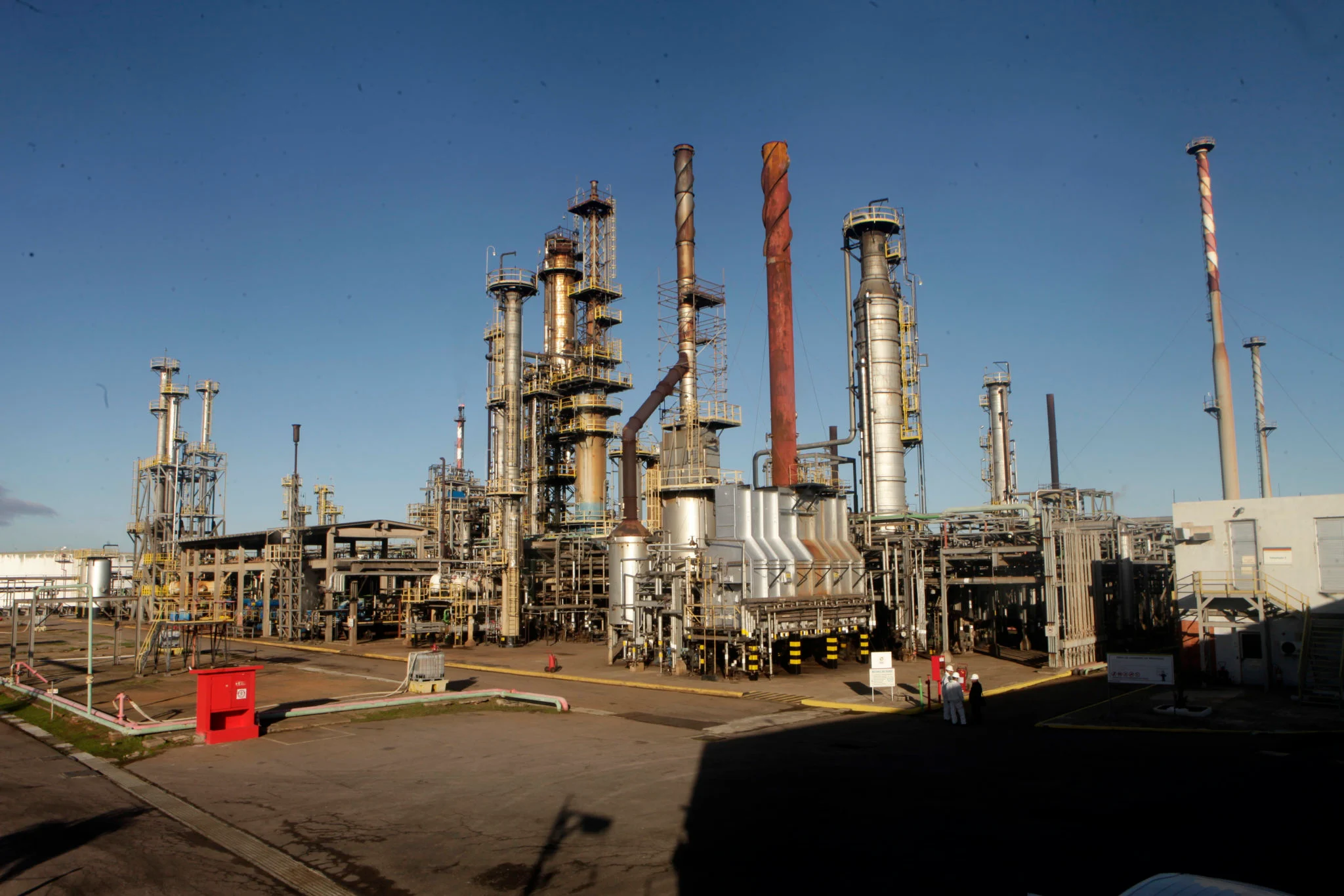 Instalacoes-da-Refinaria-de-Petroleo-Riograndense-–-RPR-Foto-Agencia-Petrobras-2048x1365
