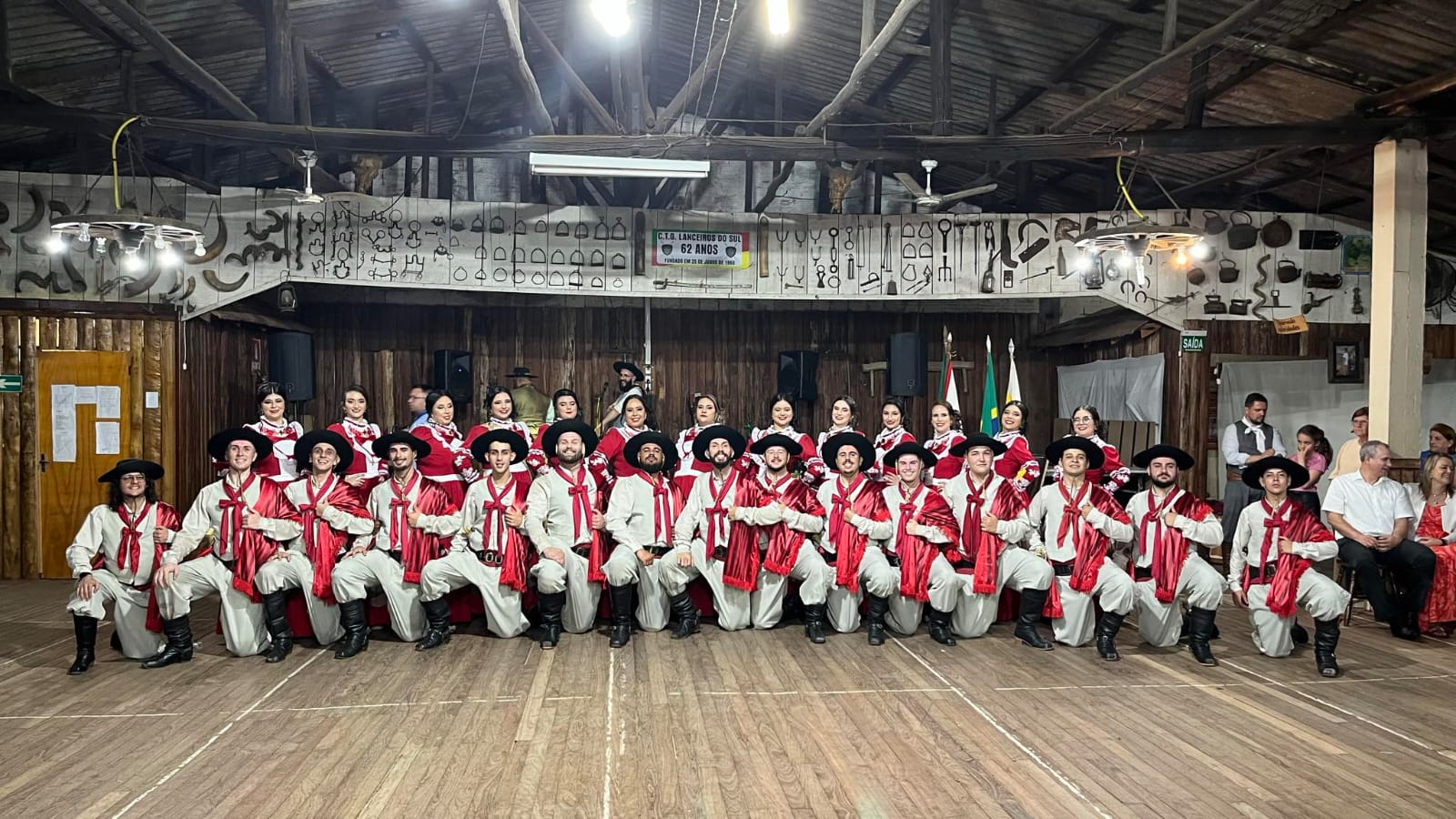 Grupo de Danças Adulto do CTG Lanceiros do Sul