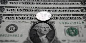 FILES-RUSSIA-UKRAINE-CONFLICT-ECONOMY-RUBLE