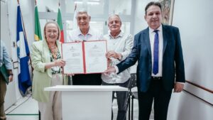 Brito e Arita participaram do anúncio da destinação de RS885 mil para o Hospital Beneficente de Candelária - Foto Rodrigo Rodrigues - Ascom Assembleia Legislativa