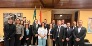 Comitiva-gaucha-se-reune-com-embaixador-na-India