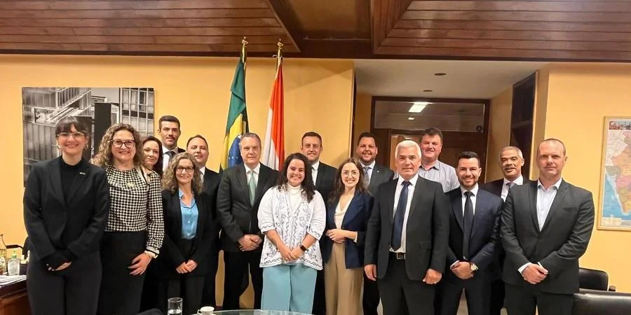 Comitiva-gaucha-se-reune-com-embaixador-na-India