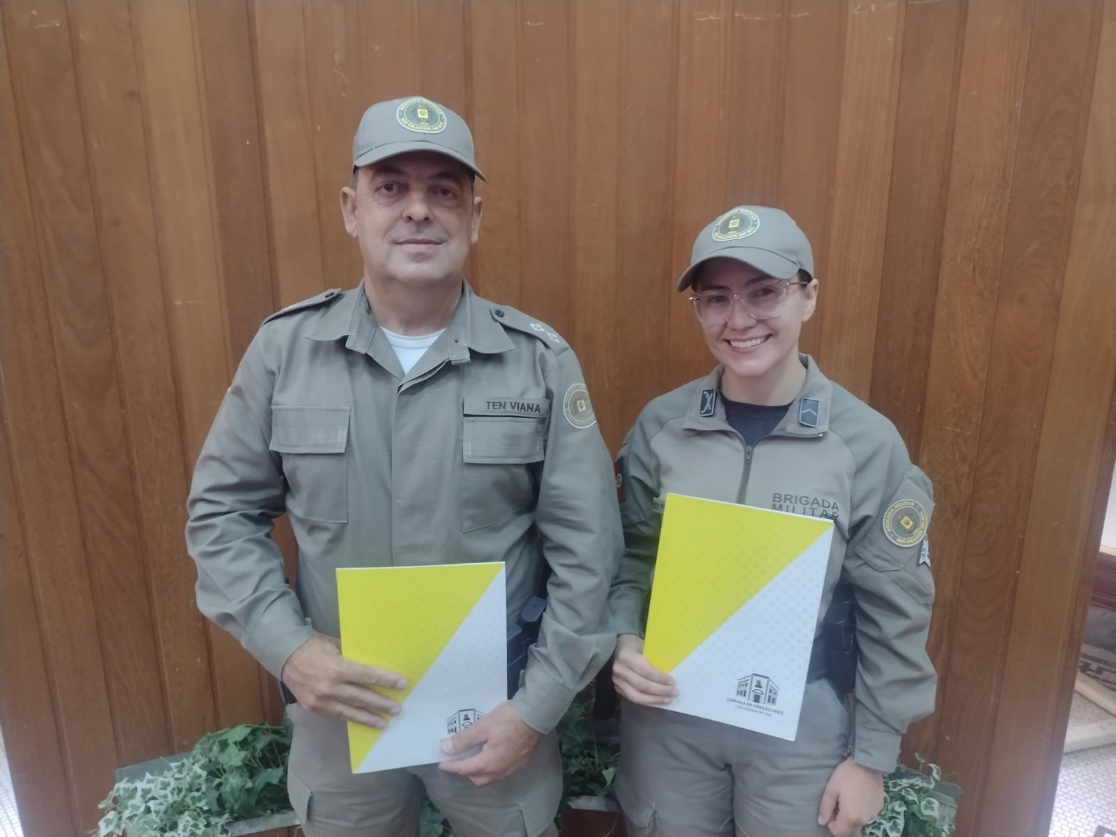 Tenente Viana e Soldado Isadora