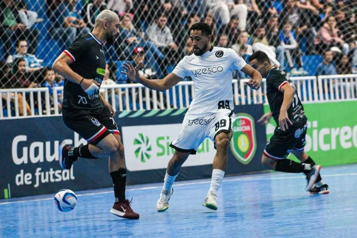 5239373_351528466a83ad9