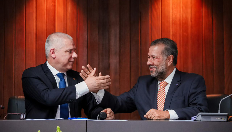 80211388-8315-4e5f-a274-6ebf5eca6029