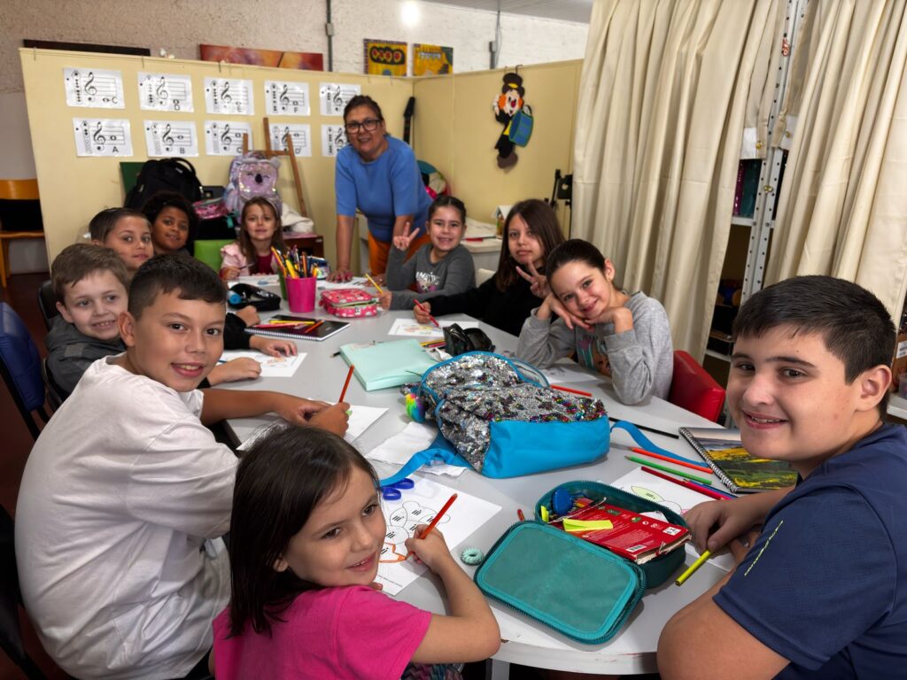 crianças educação infantil musical