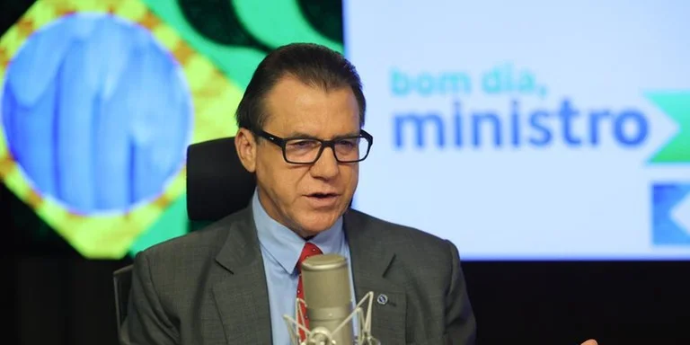 Luiz Marinho em entrevista a emissoras de rádio durante o programa Bom Dia, Ministro | Foto: Fabio Rodrigues-Pozzebom / Agência Brasil