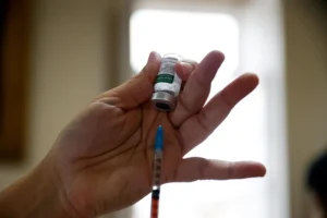 VACINA SAÚDE GRIPE DENGUE